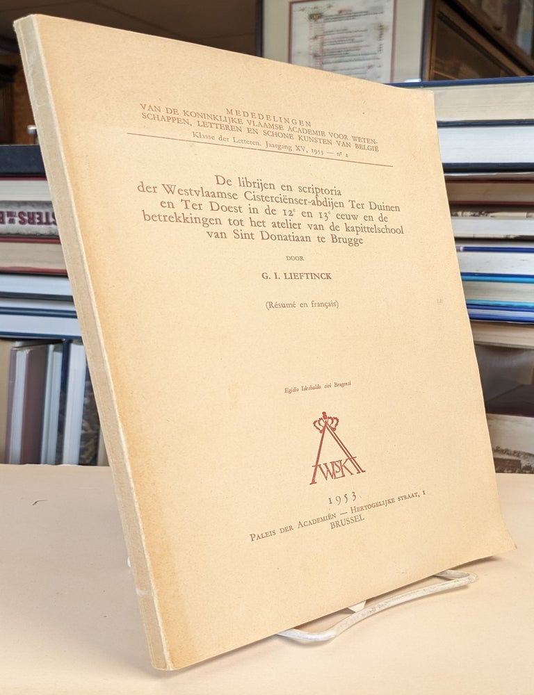 Item #33500 De librijen en scriptoria der Westvlaamse Cisterci&euml;nser-abdijen Ter Duinen en Ter Doest in de 12e en 13e eeuw en de betrekkingen tot het atelier van de Kapittelschool van Sint Donatiaan te Brugge. LIEFTINCK G. I.